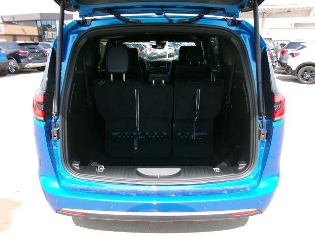 2027 Chrysler Pacifica PACIFICA SELECT AWD