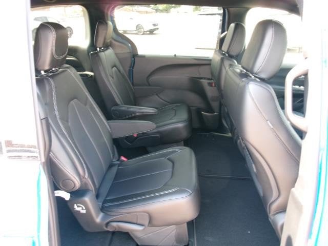 2027 Chrysler Pacifica PACIFICA SELECT AWD
