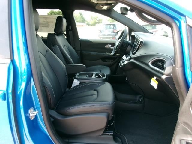 2027 Chrysler Pacifica PACIFICA SELECT AWD