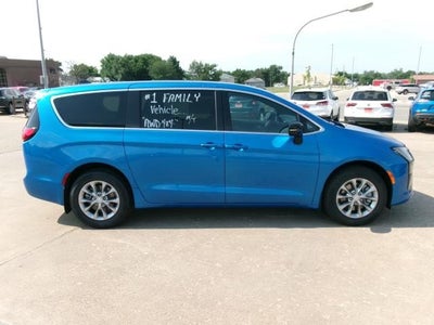 2027 Chrysler Pacifica PACIFICA SELECT AWD