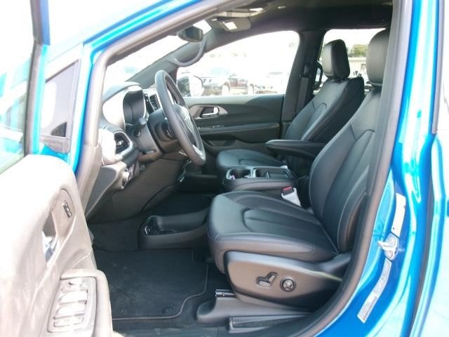 2027 Chrysler Pacifica PACIFICA SELECT AWD