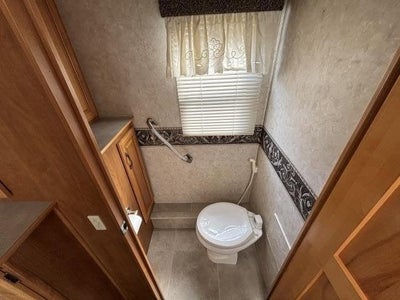 2005 Freightliner Xc Chassis Base